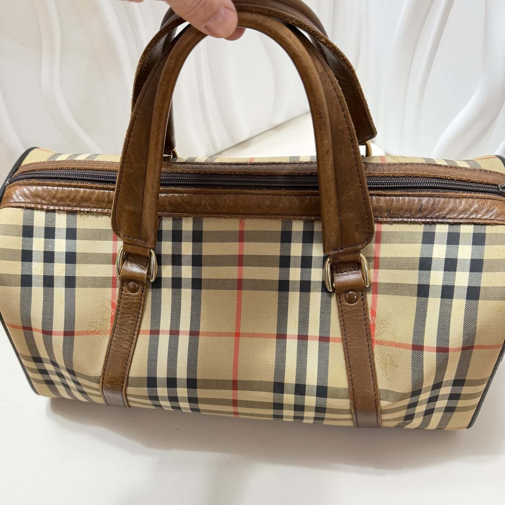 Burberrys Vintage Boston Bag - Picture 2 of 8